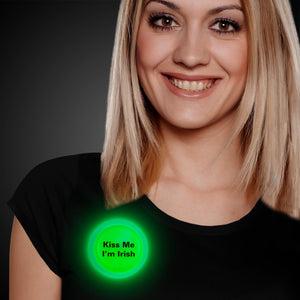 Kiss Me I'm Irish Green Glow Badge - Glow-Paradise